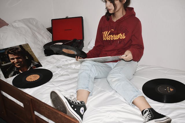 Alinaxrose’s erothots Feature Mixes Vintage Filters With Modern Streetwear